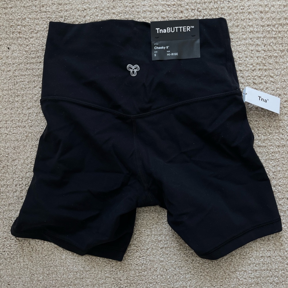 Aritzia TNA Butter High Rise 5 inche inseam bike yoga shorts size small